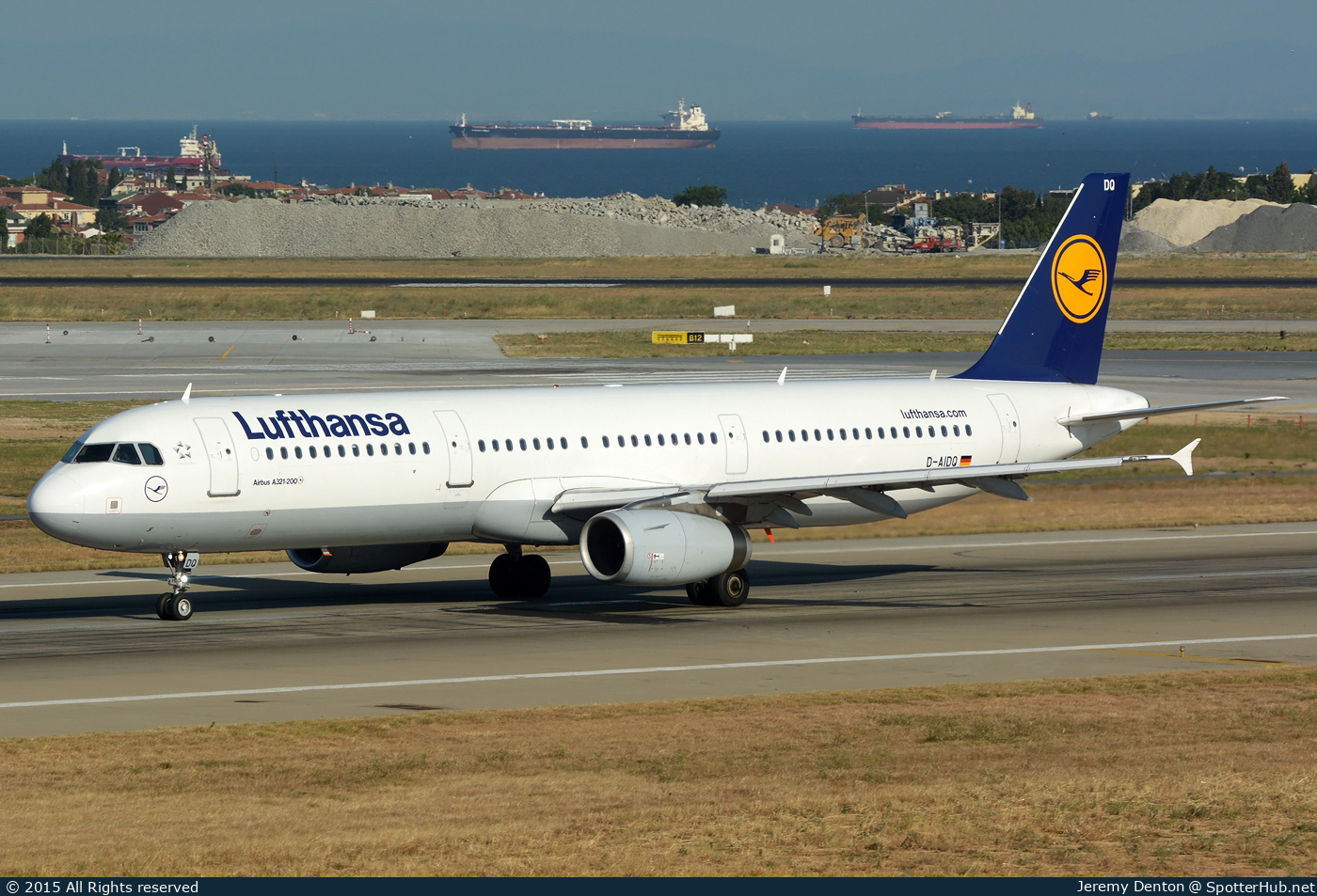 Photo of D-AIDQ - Airbus A321-231 operated by Lufthansa
