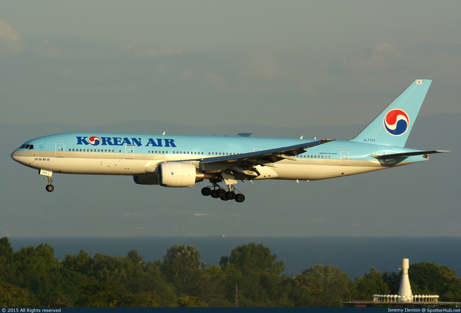 Photo of HL7721 - Boeing 777-2B5(ER) operated by Korean Air
