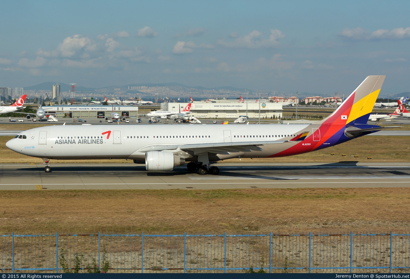 Photo of HL8259 - Airbus A330-323 operated by Asiana Airlines