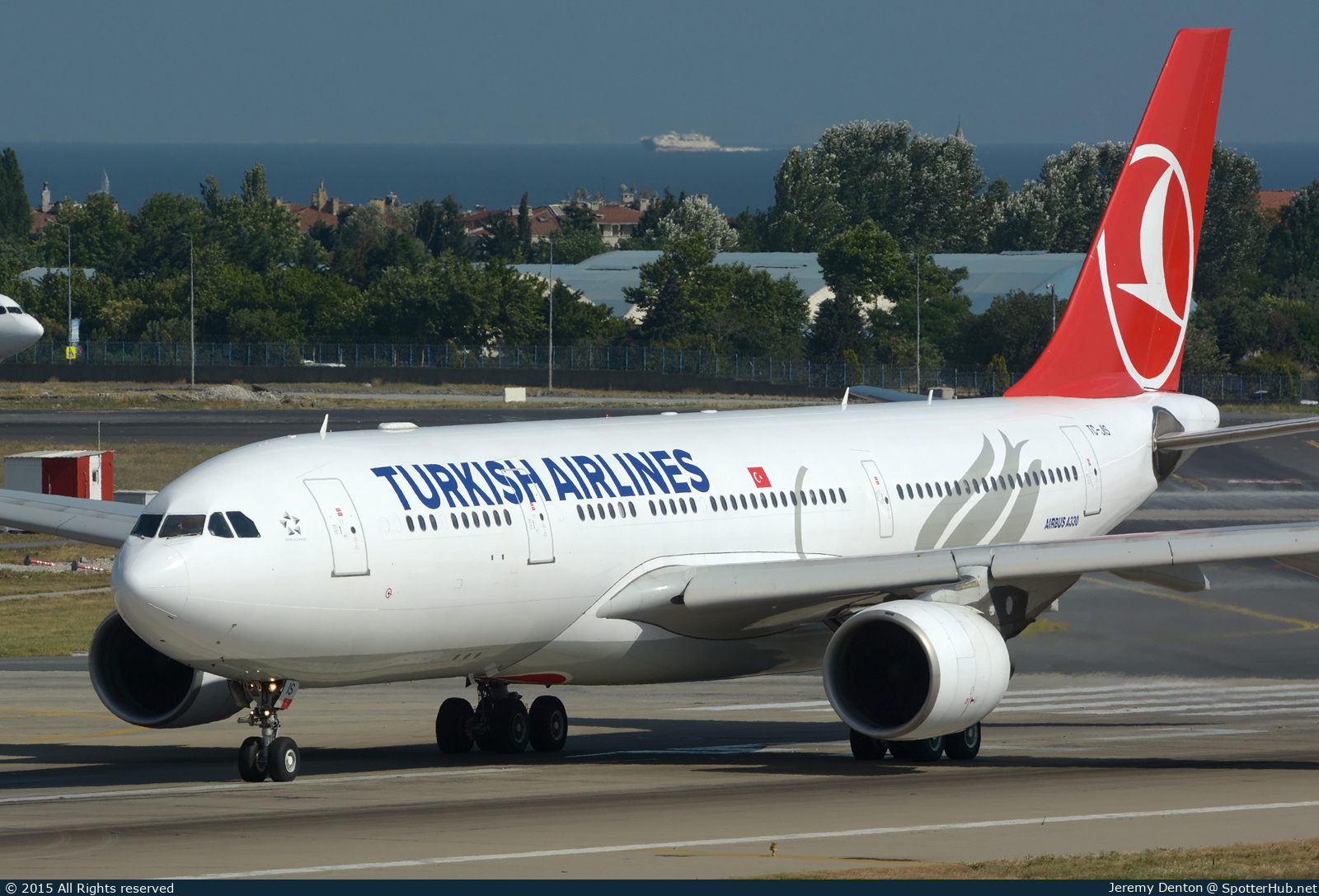 Photo of TC-JIS - Airbus A330-223 operated by Turkish Airlines