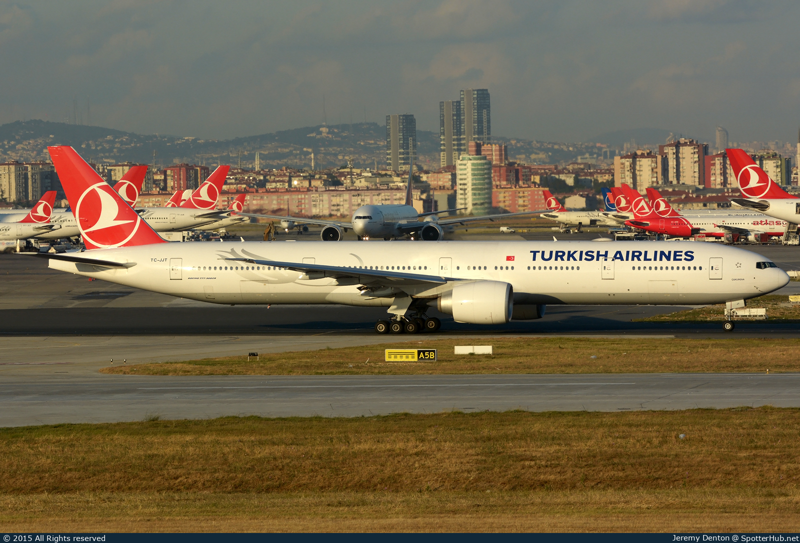 Photo of TC-JJT - Boeing 777-3F2(ER) operated by Turkish Airlines