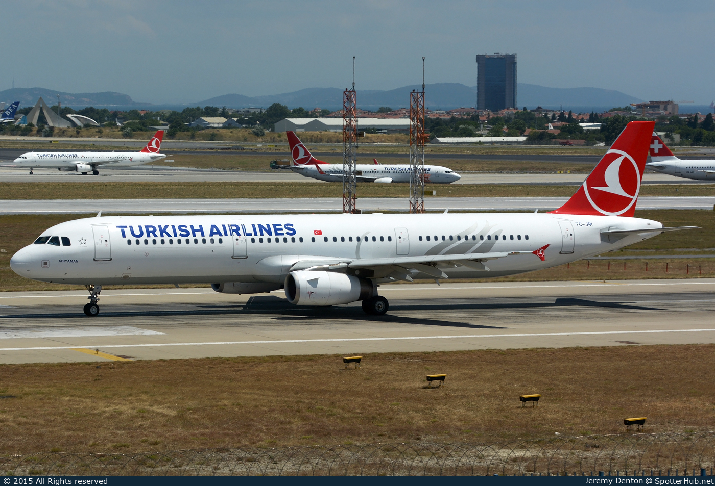 Photo of TC-JRI - Airbus A321-231 operated by Turkish Airlines