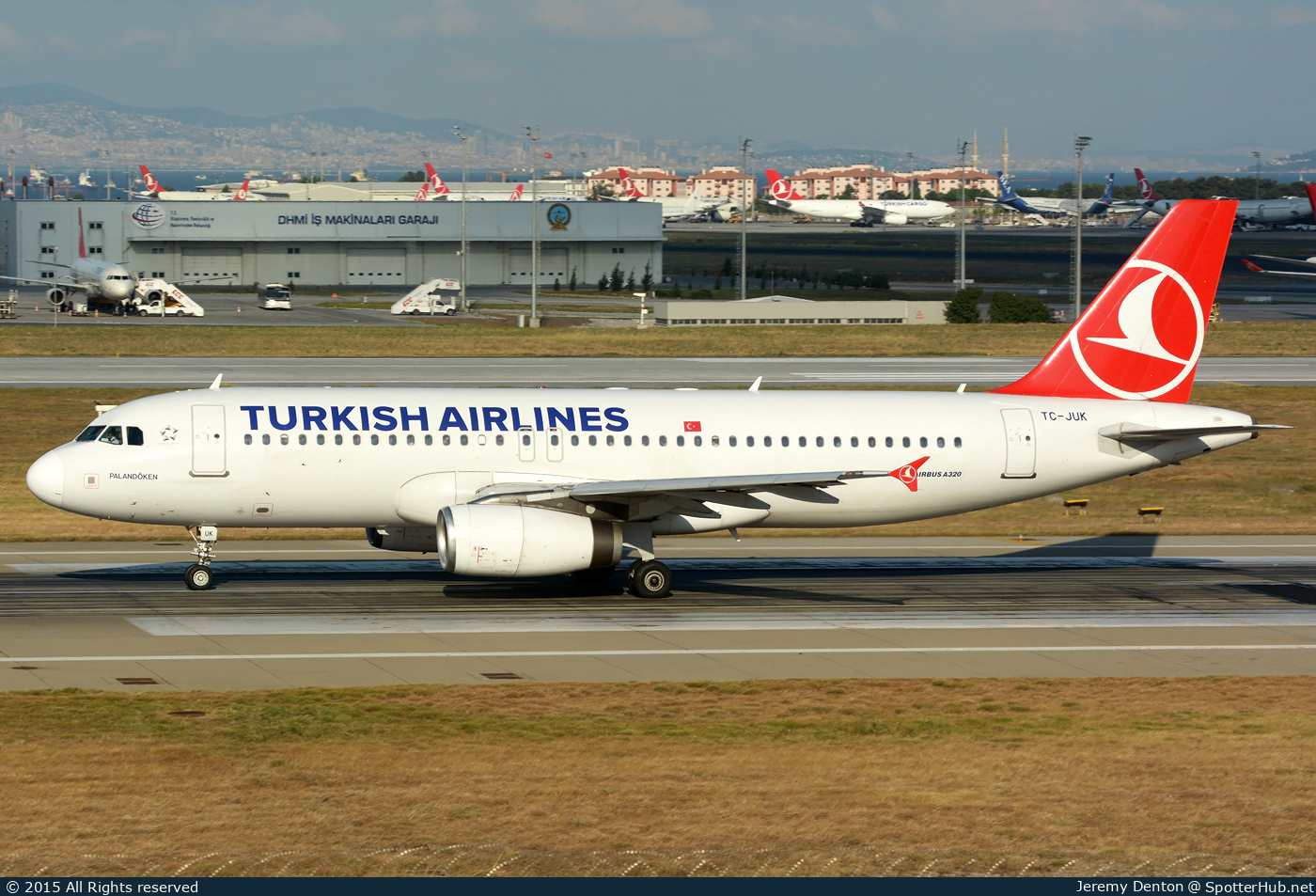Photo of TC-JUK - Airbus A320-232 operated by Turkish Airlines