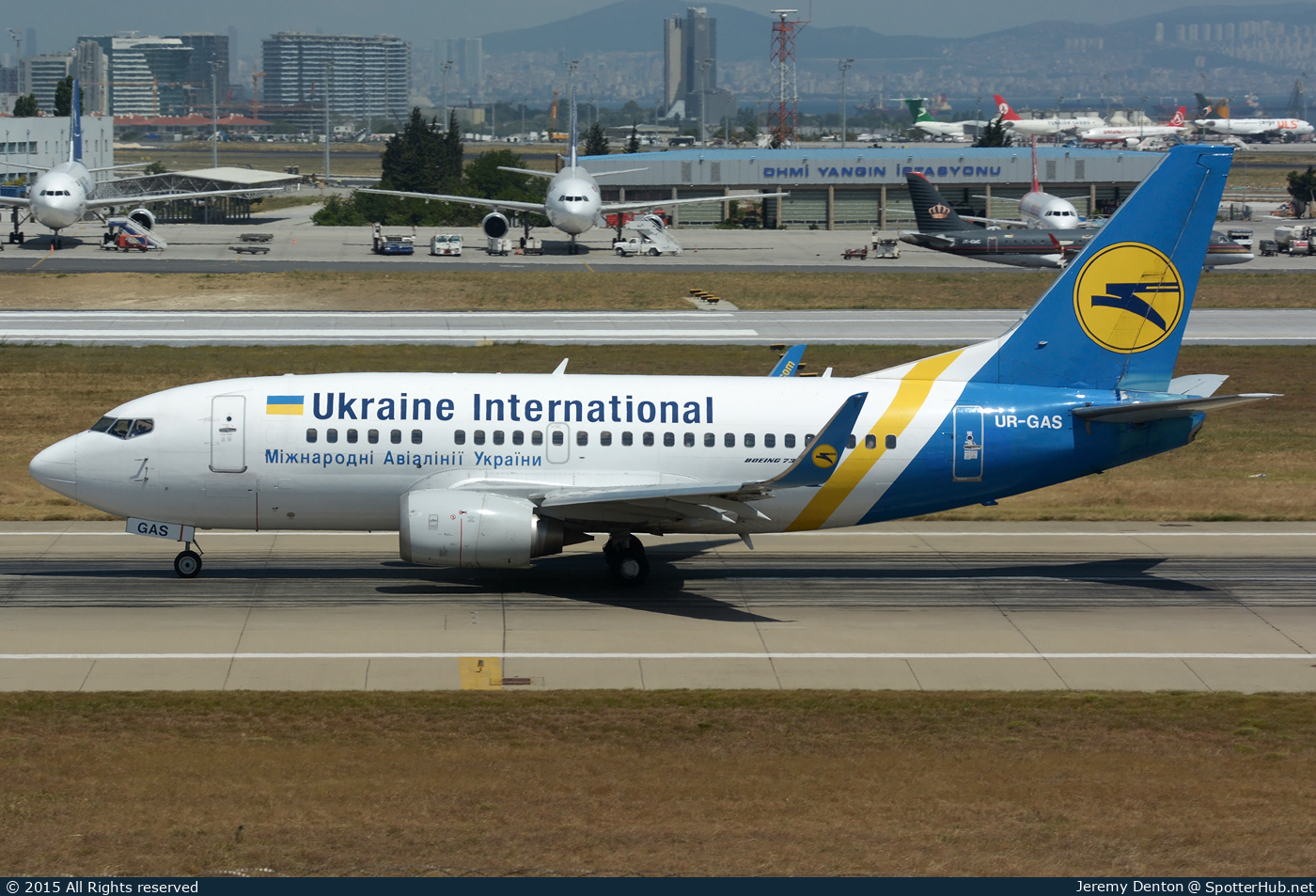 Photo of UR-GAS - Boeing 737-528 operated by Ukraine International Airlines