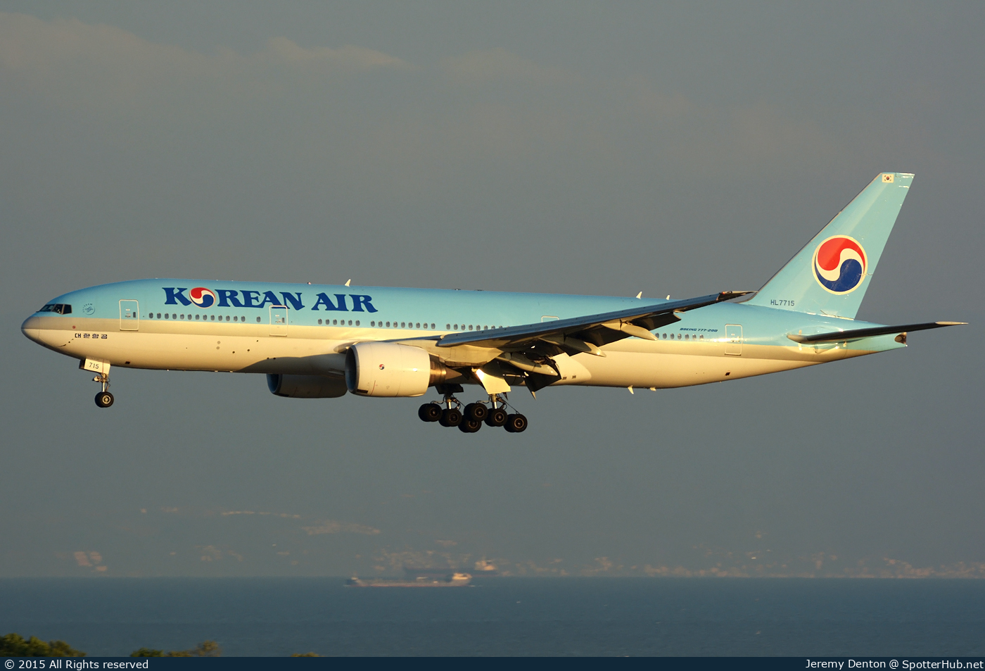 Photo of HL7715 - Boeing 777-2B5(ER) operated by Korean Air