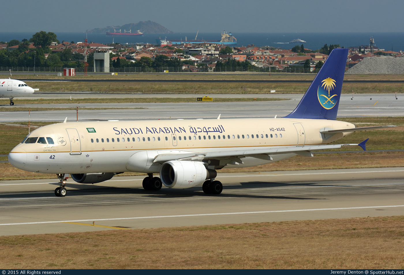 Photo of HZ-AS42 - Airbus A320-214 operated by Saudi Arabian Airlines