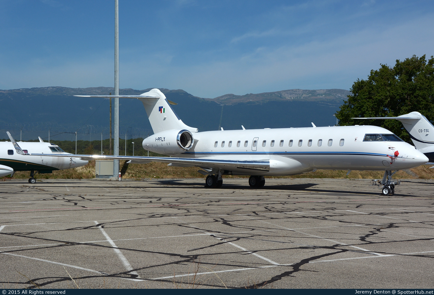 Photo of I-PFLY - Bombardier Global 6000 operated by Albinati Aeronautics