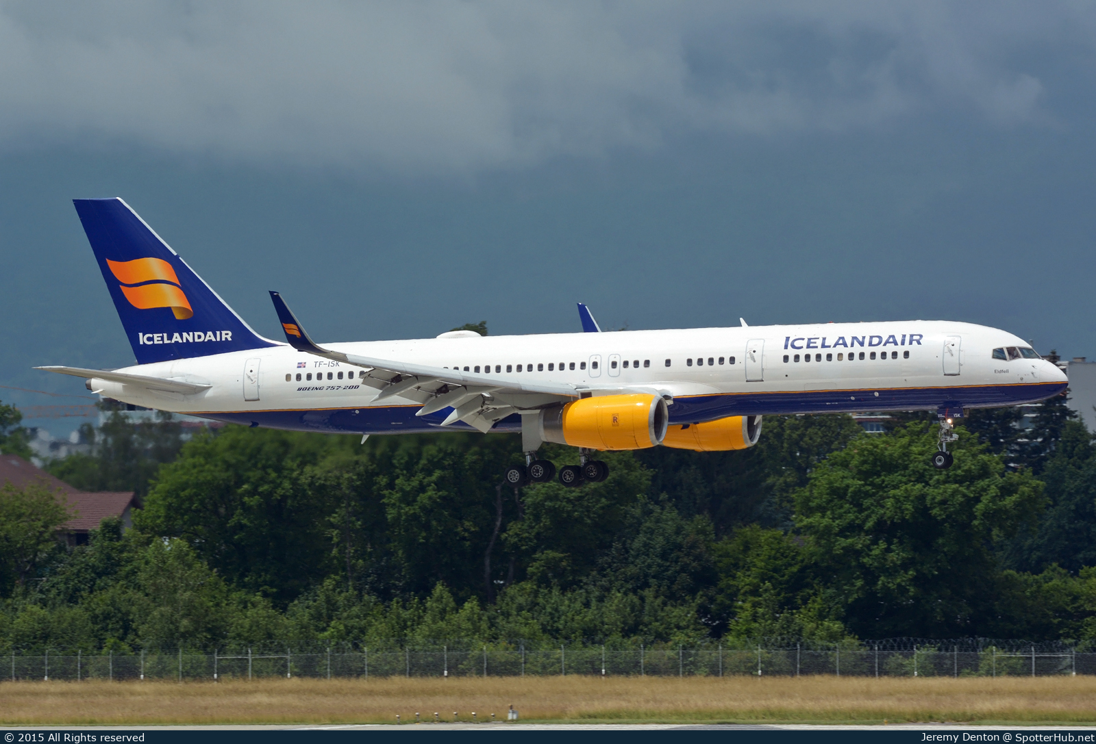 Photo of TF-ISK - Boeing 757-223 operated by Icelandair