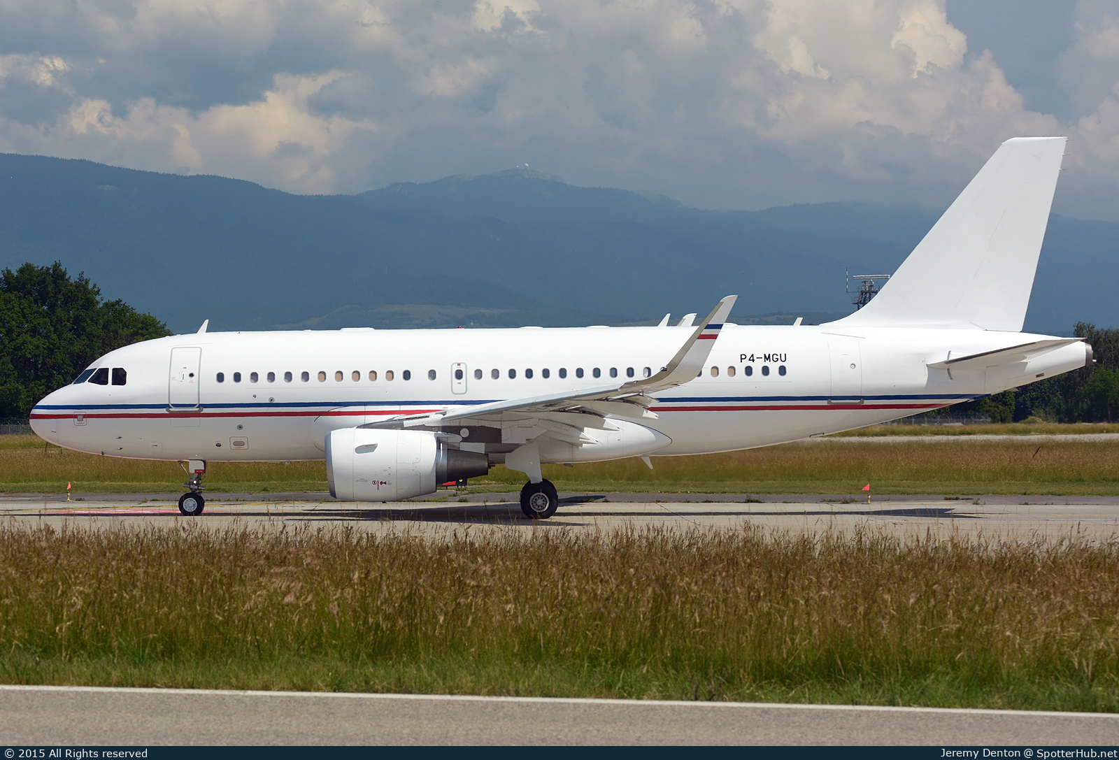 Photo of P4-MGU - Airbus A319-115(CJ) operated by Global Jet Luxembourg