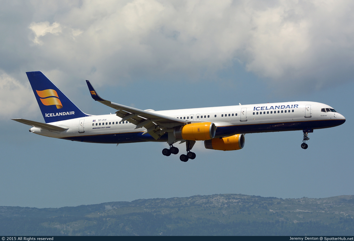 Photo of TF-FIY - Boeing 757-256 operated by Icelandair