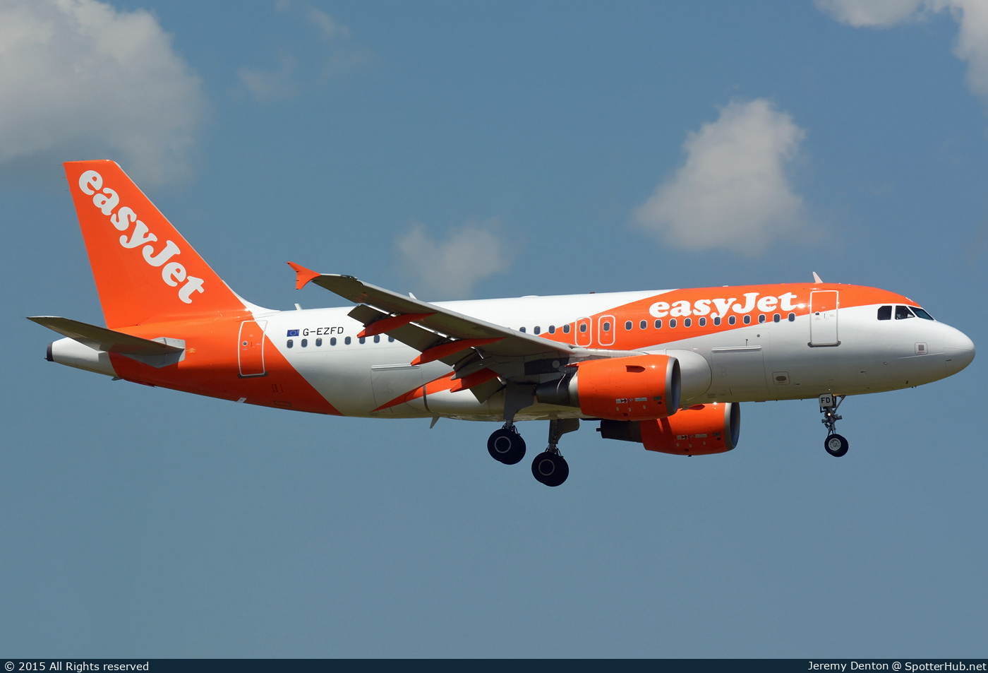 Photo of G-EZFD - Airbus A319-111 operated by easyJet