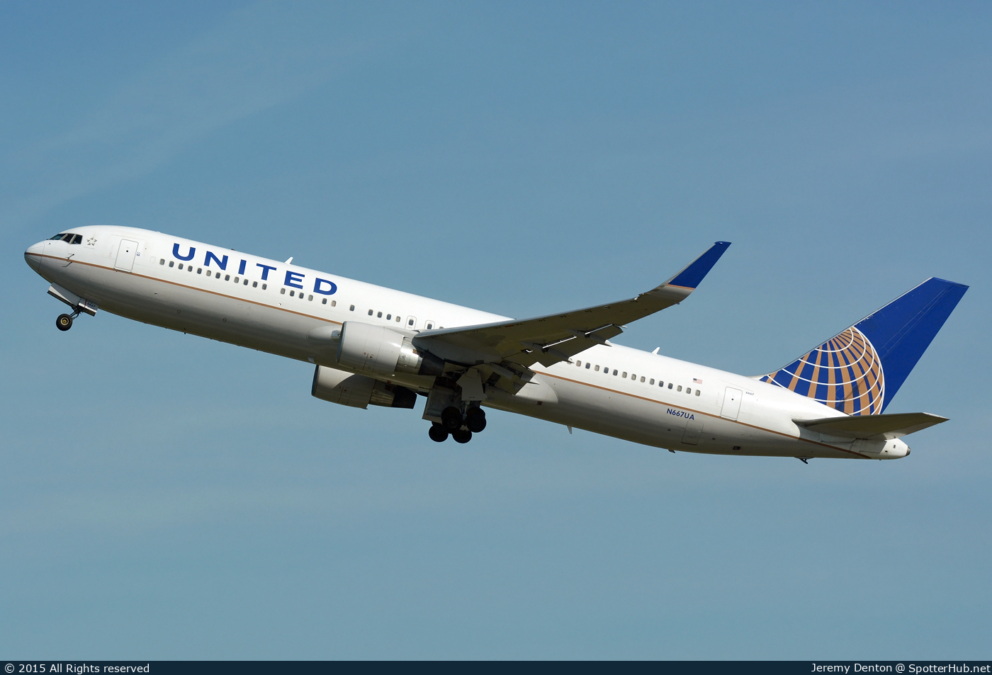 Photo of N667UA - Boeing 767-322(ER) operated by United Airlines