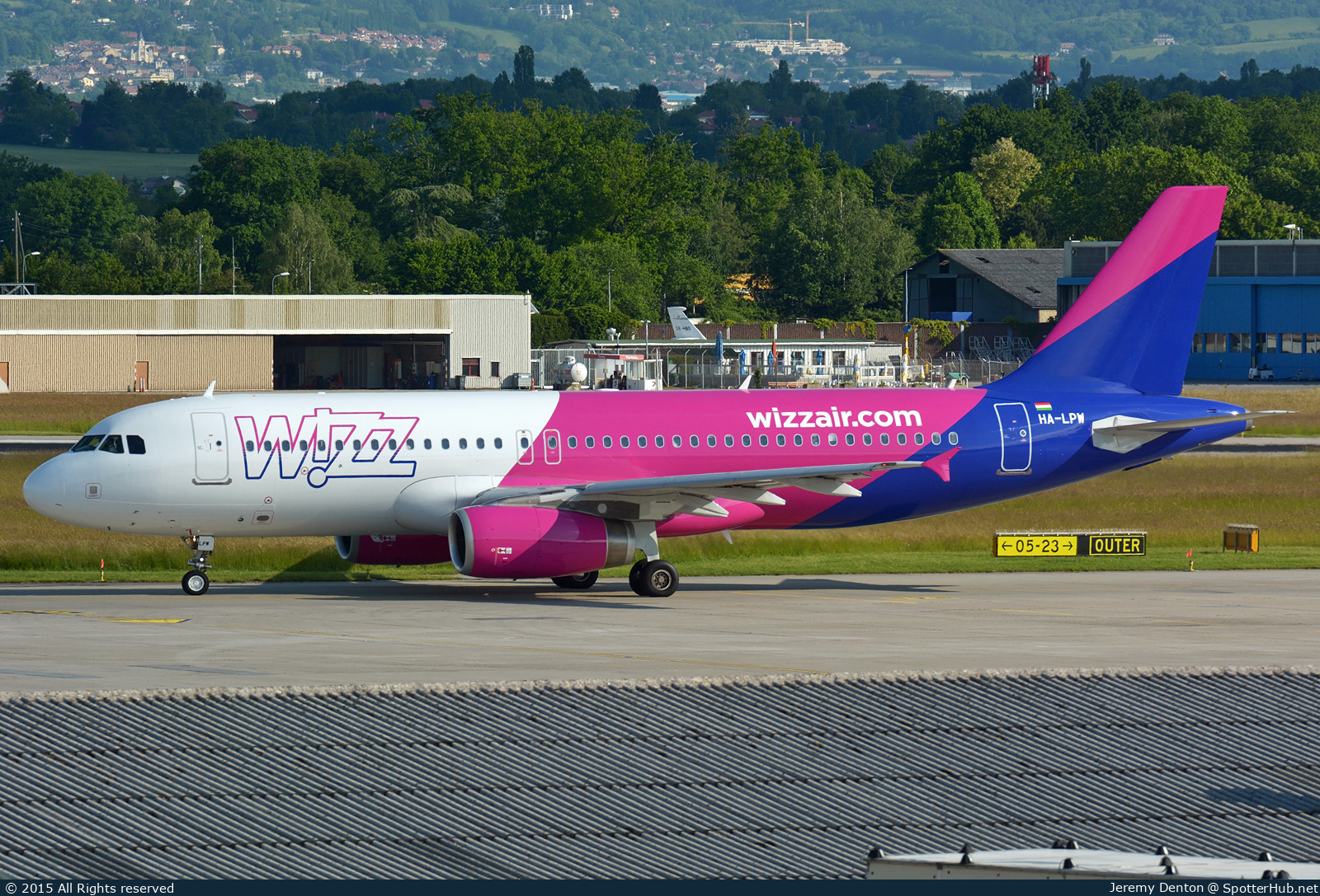 Photo of HA-LPW - Airbus A320-232 operated by Wizz Air