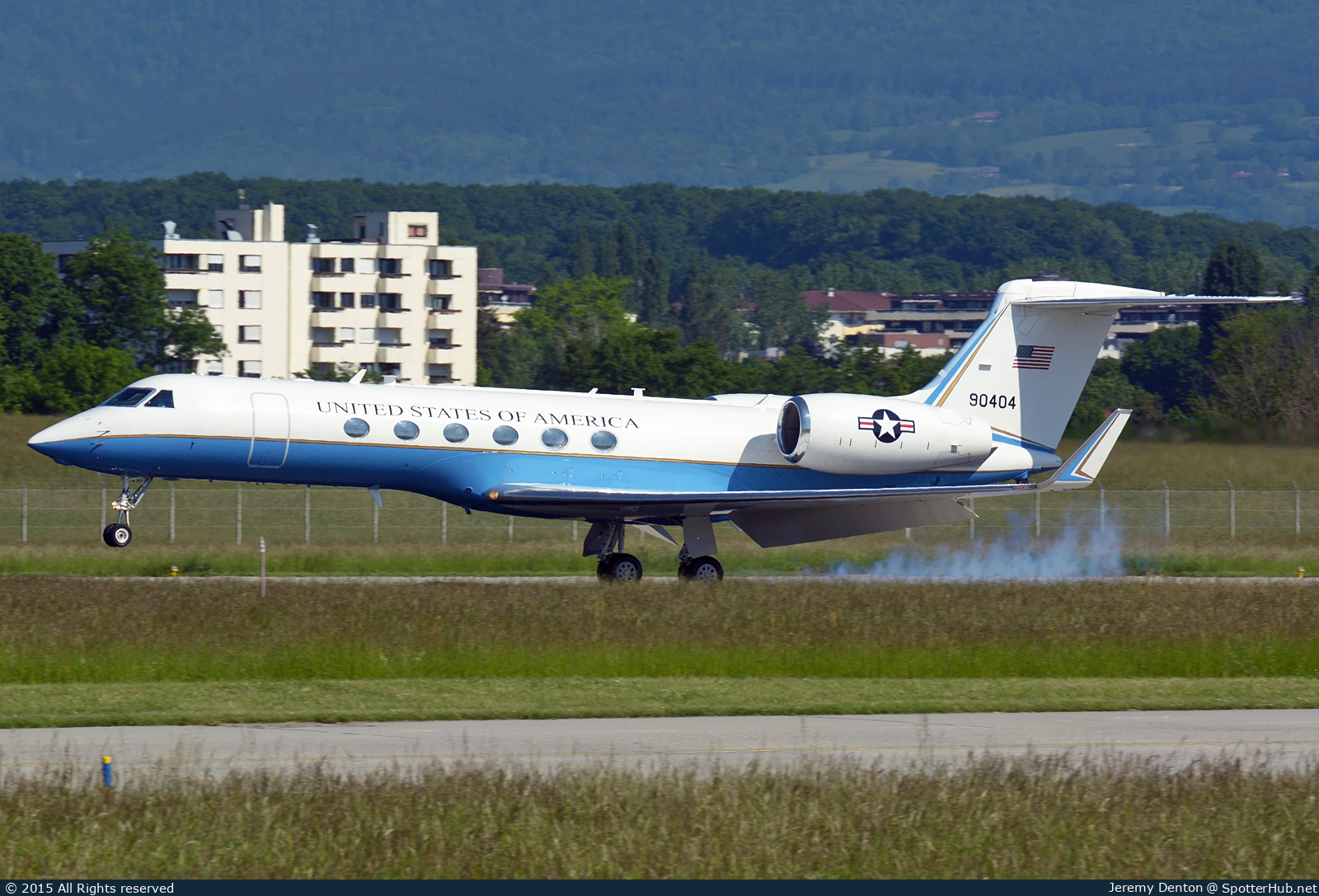 Photo of 99-0404 - Gulfstream C-37A operated by US Air Force