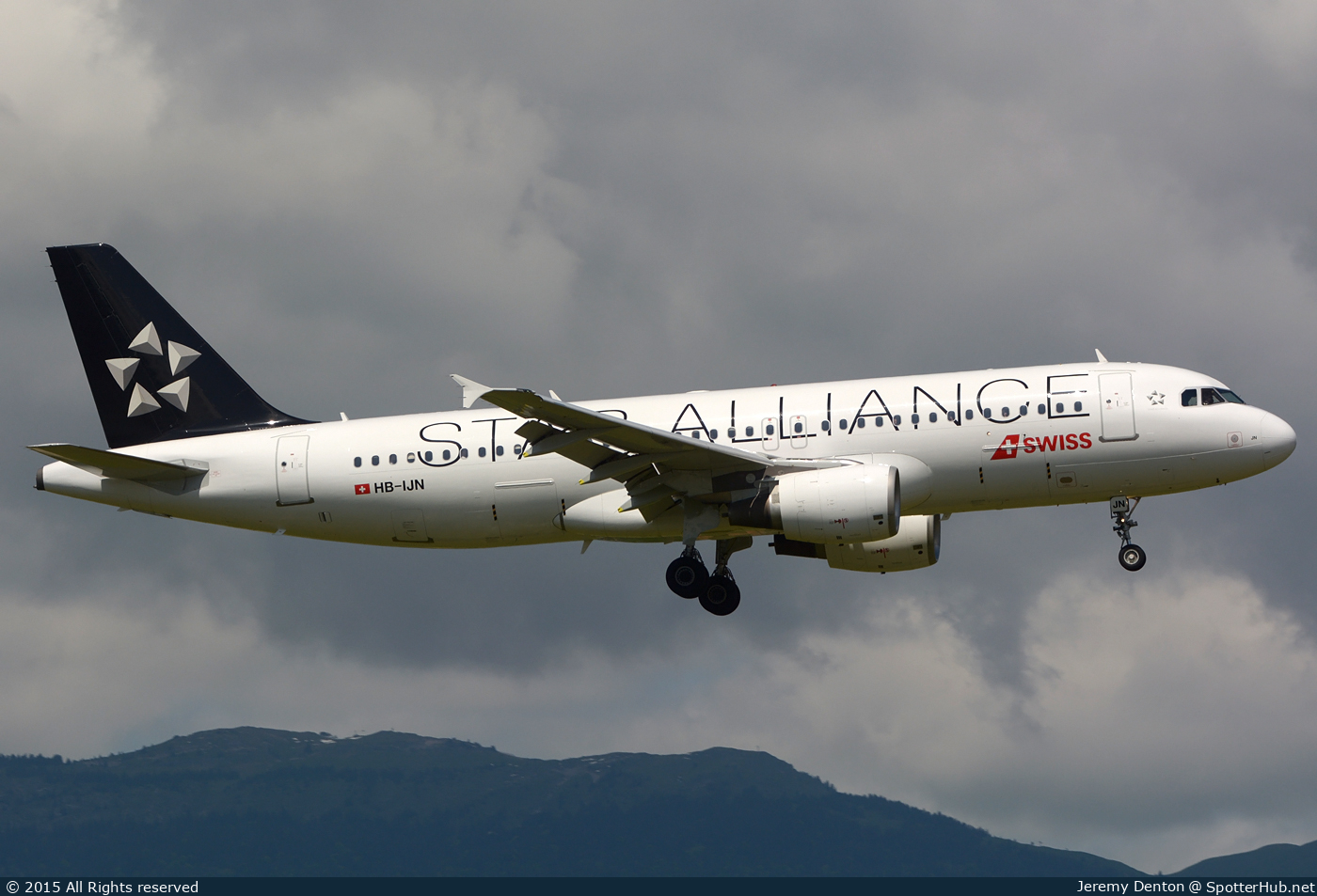 Photo of HB-IJN - Airbus A320-214 operated by Swiss International Air Lines