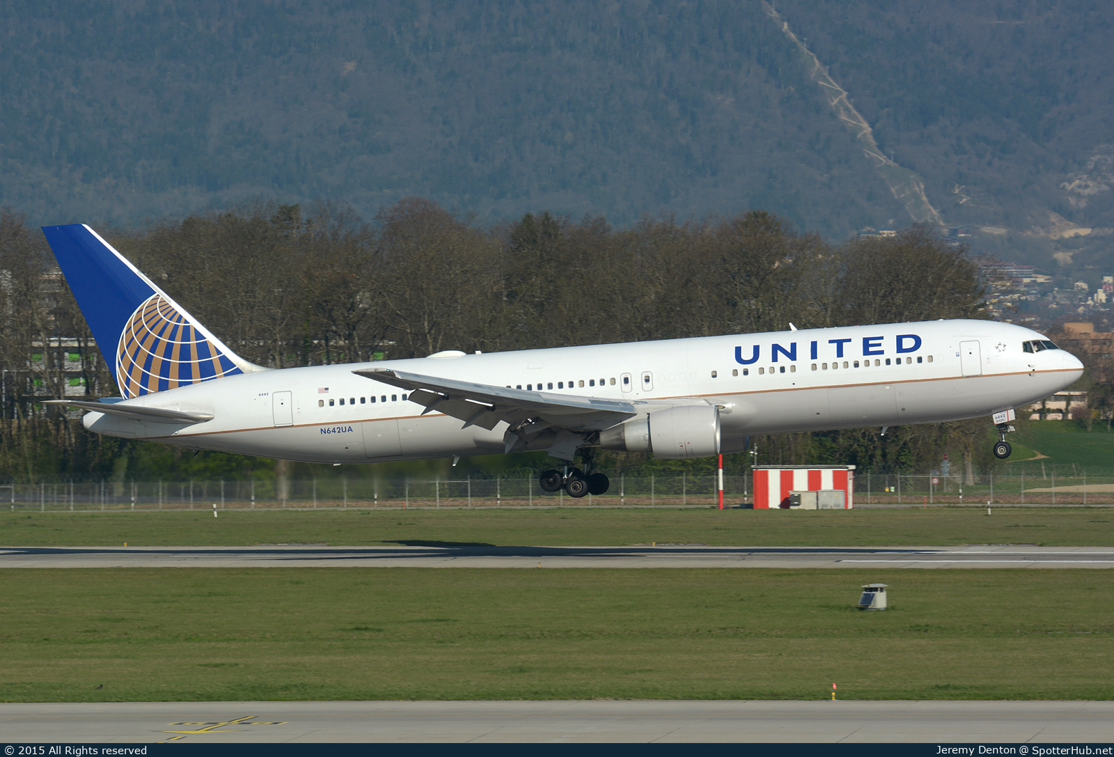 Photo of N642UA - Boeing 767-322(ER) operated by United Airlines