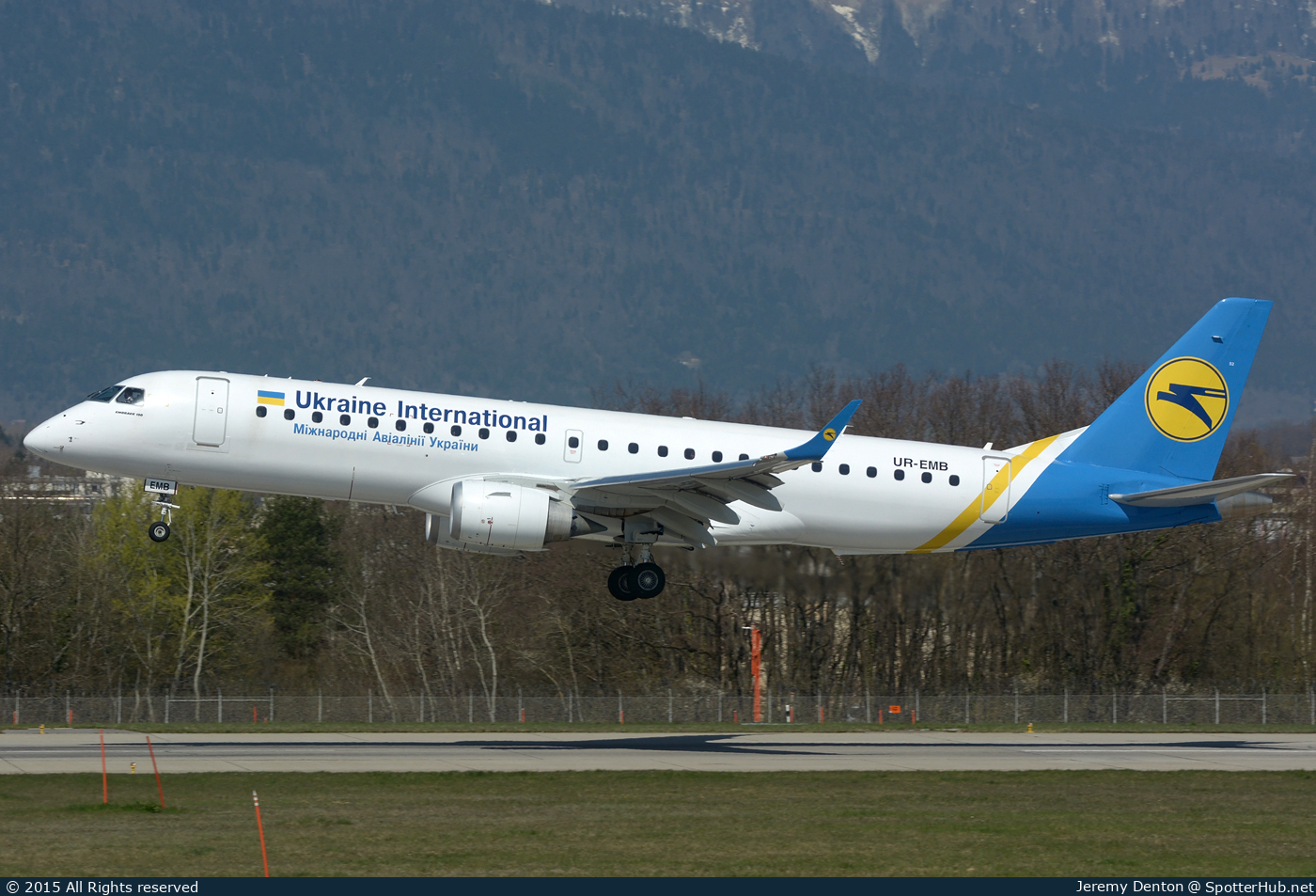 Photo of UR-EMB - Embraer ERJ-190STD operated by Ukraine International Airlines
