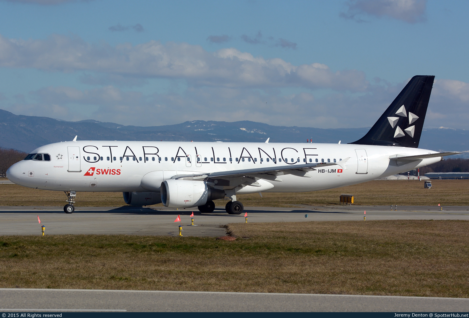 Photo of HB-IJM - Airbus A320-214 operated by Swiss International Air Lines