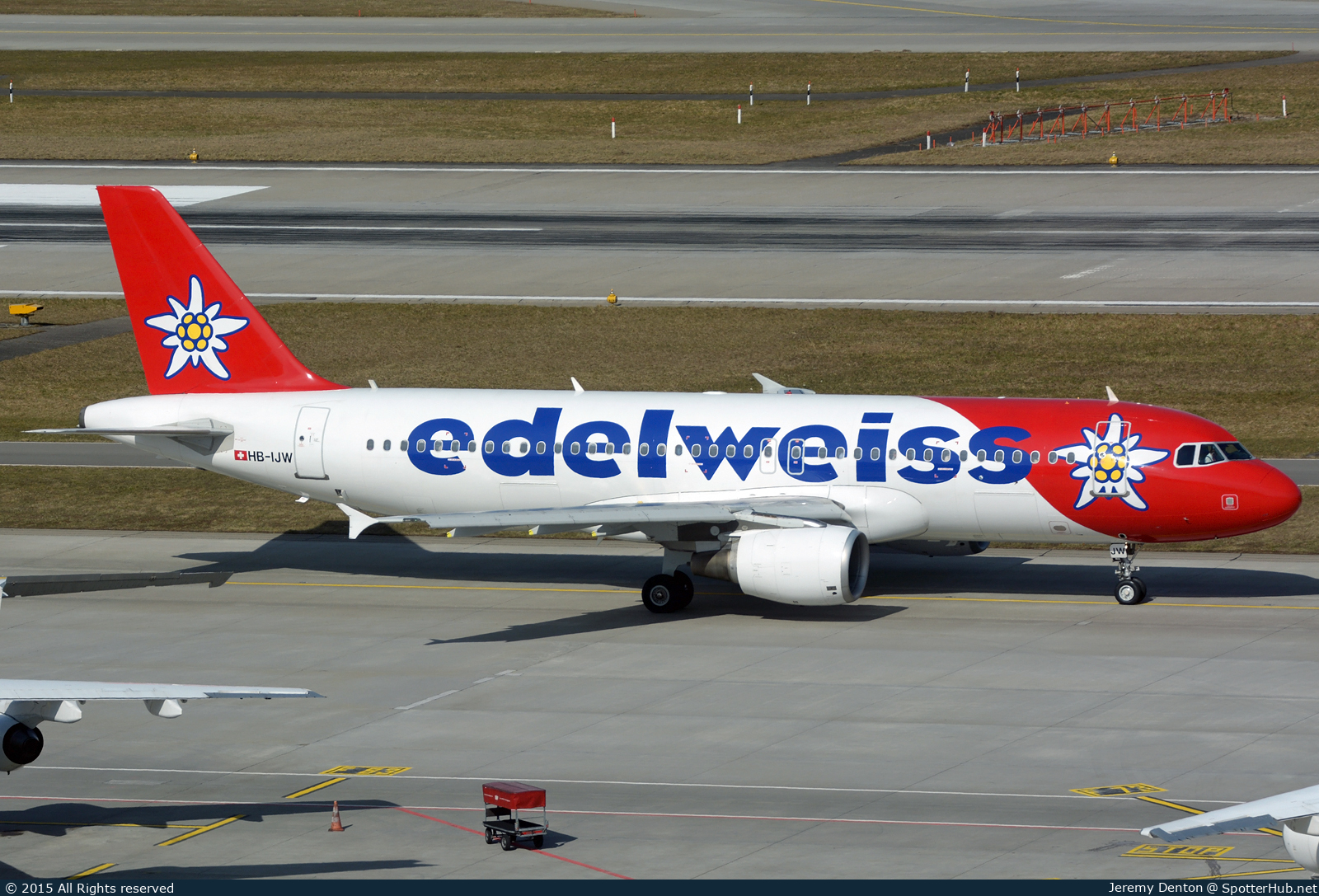 Photo of HB-IJW - Airbus A320-214 operated by Edelweiss Air