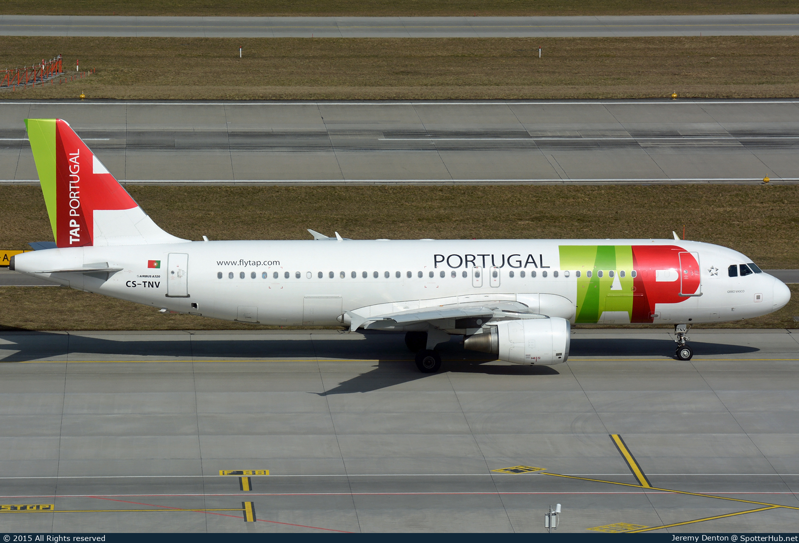 Photo of CS-TNV - Airbus A320-214 operated by TAP Air Portugal