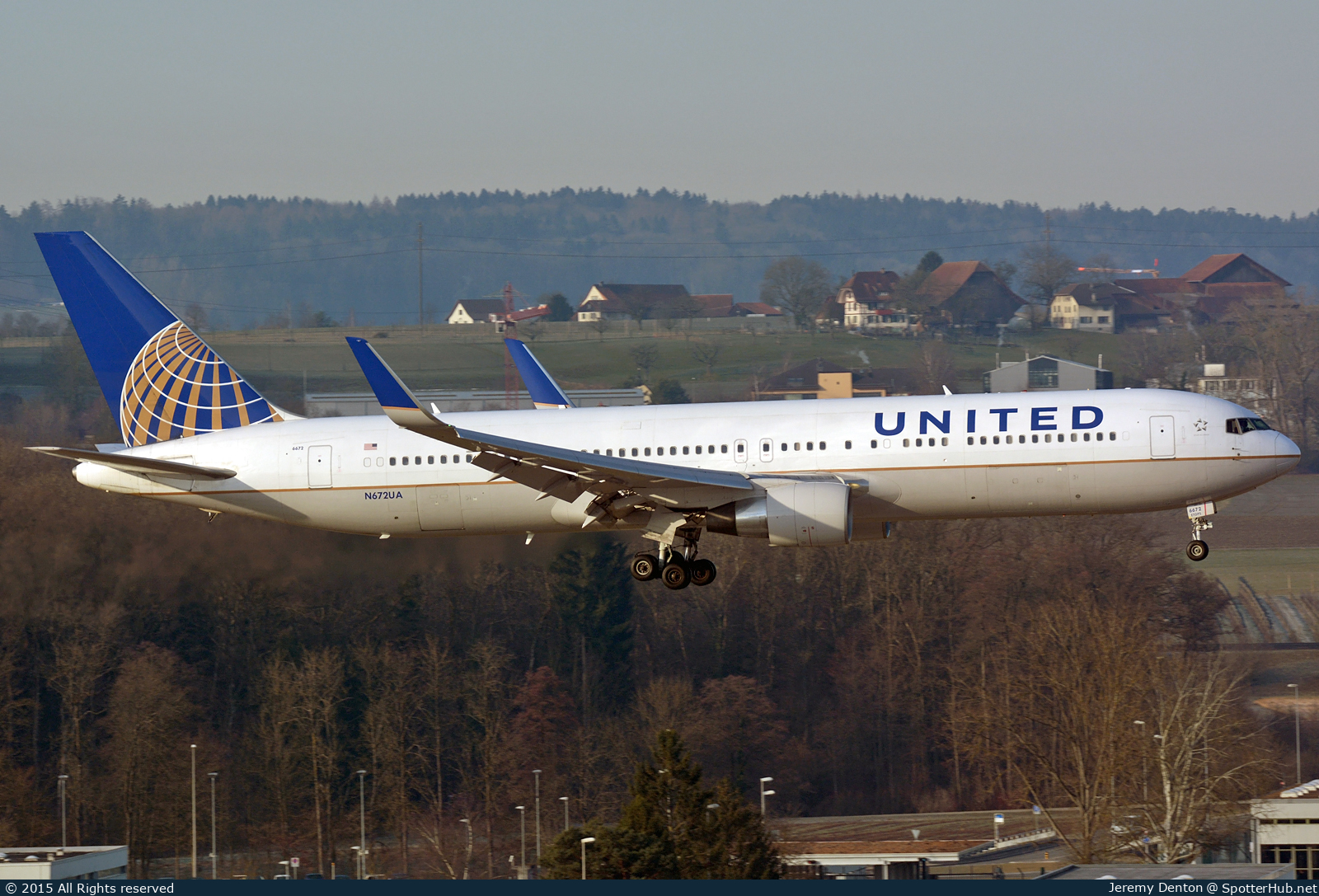 Photo of N672UA - Boeing 767-322(ER) operated by United Airlines