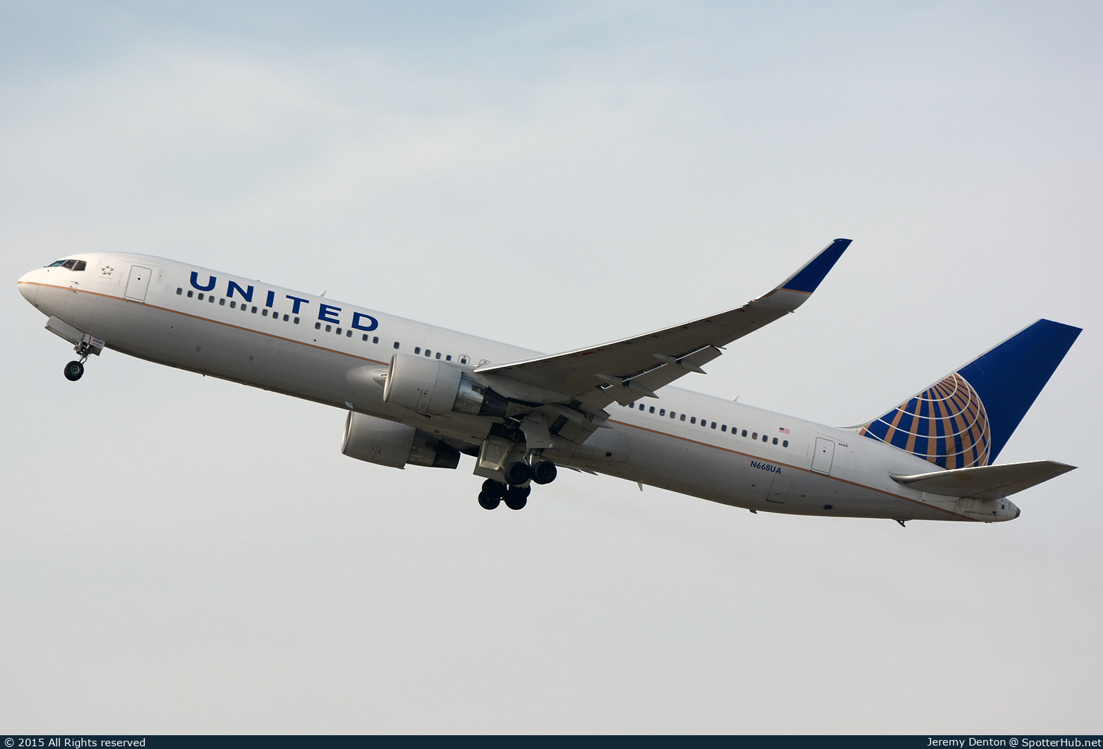 Photo of N668UA - Boeing 767-322(ER) operated by United Airlines