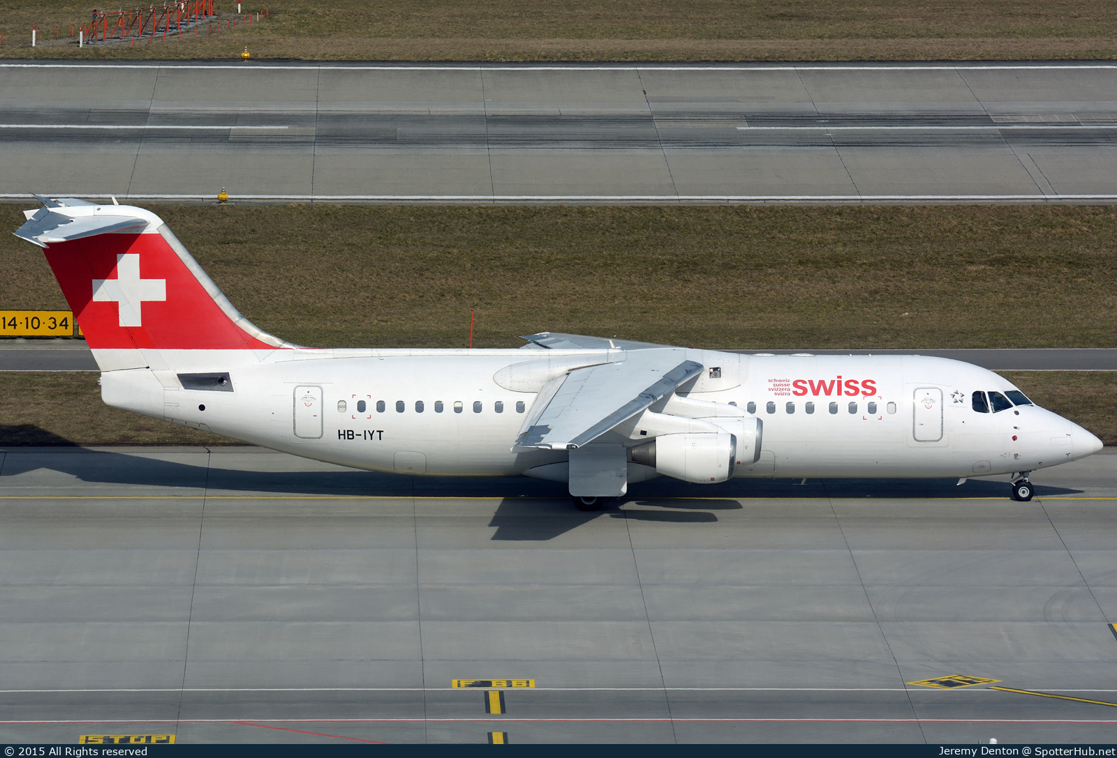 Photo of HB-IYT - British Aerospace Avro RJ100 operated by Swiss International Air Lines