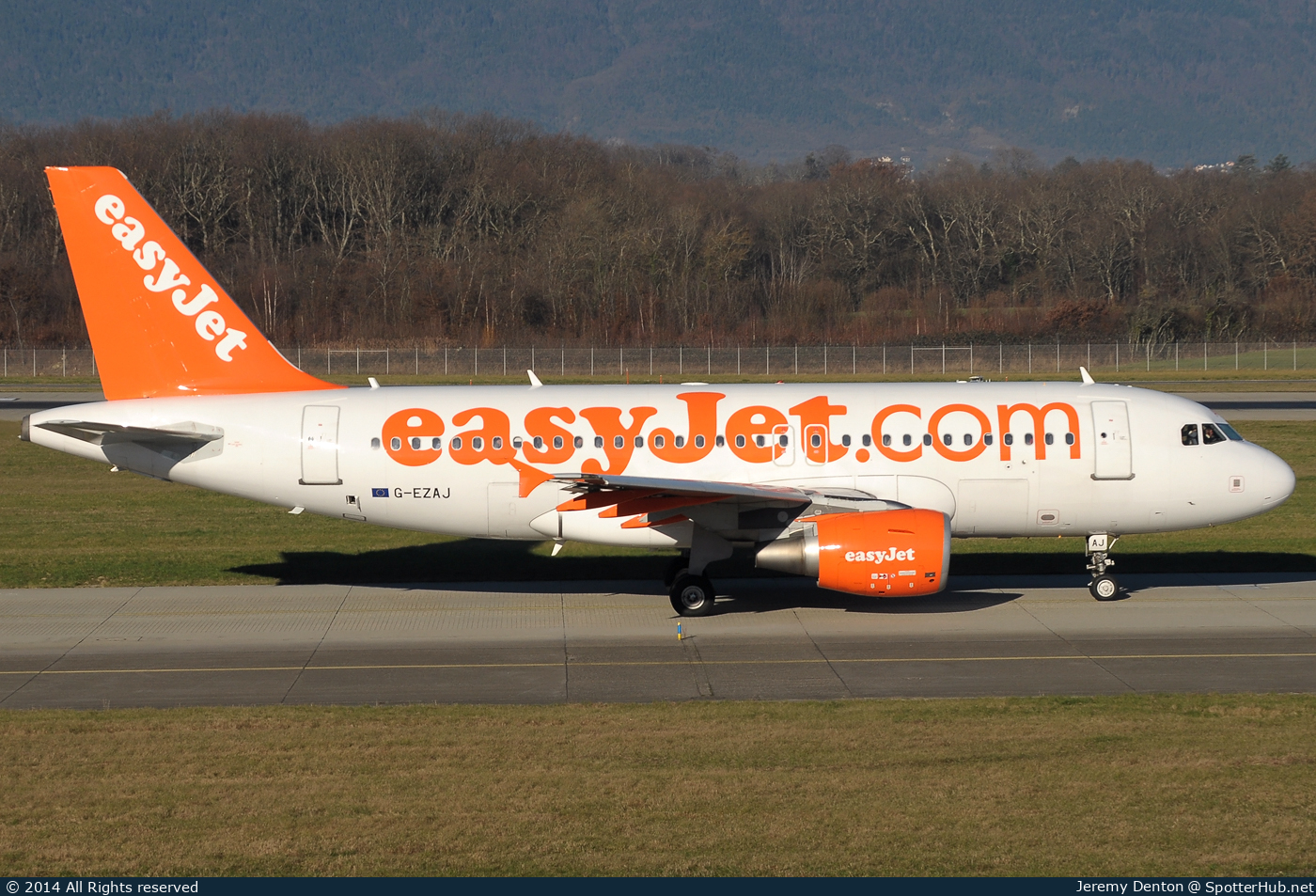 Photo of G-EZAJ - Airbus A319-111 operated by easyJet