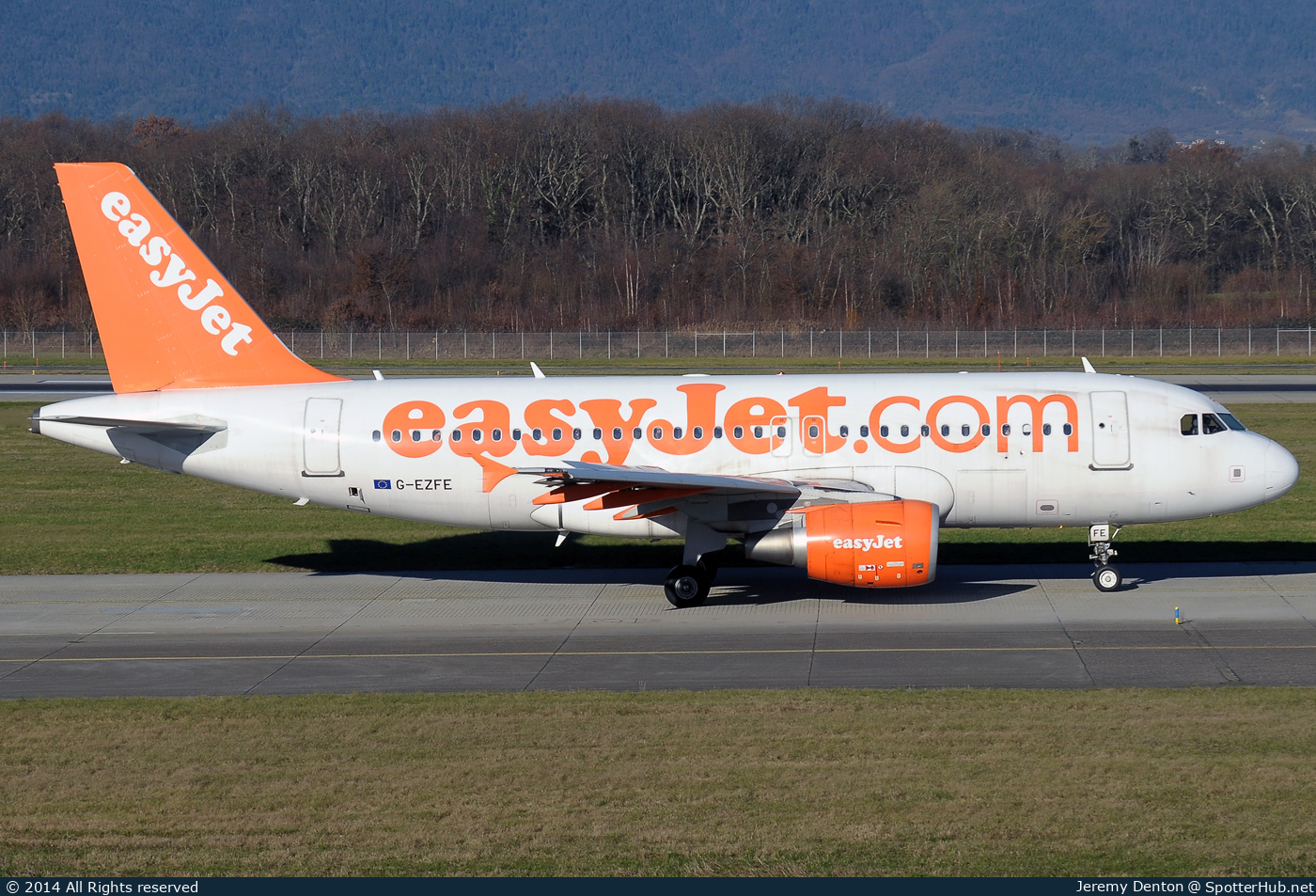 Photo of G-EZFE - Airbus A319-111 operated by easyJet