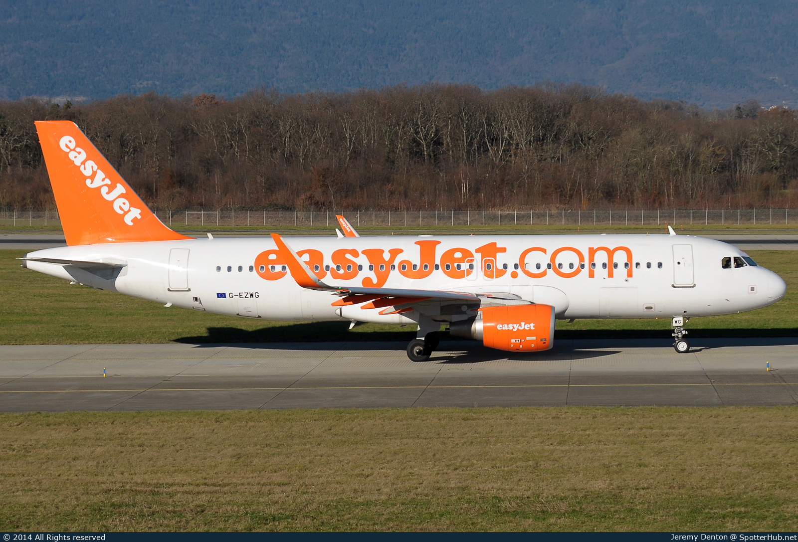 Photo of G-EZWG - Airbus A320-214 operated by easyJet
