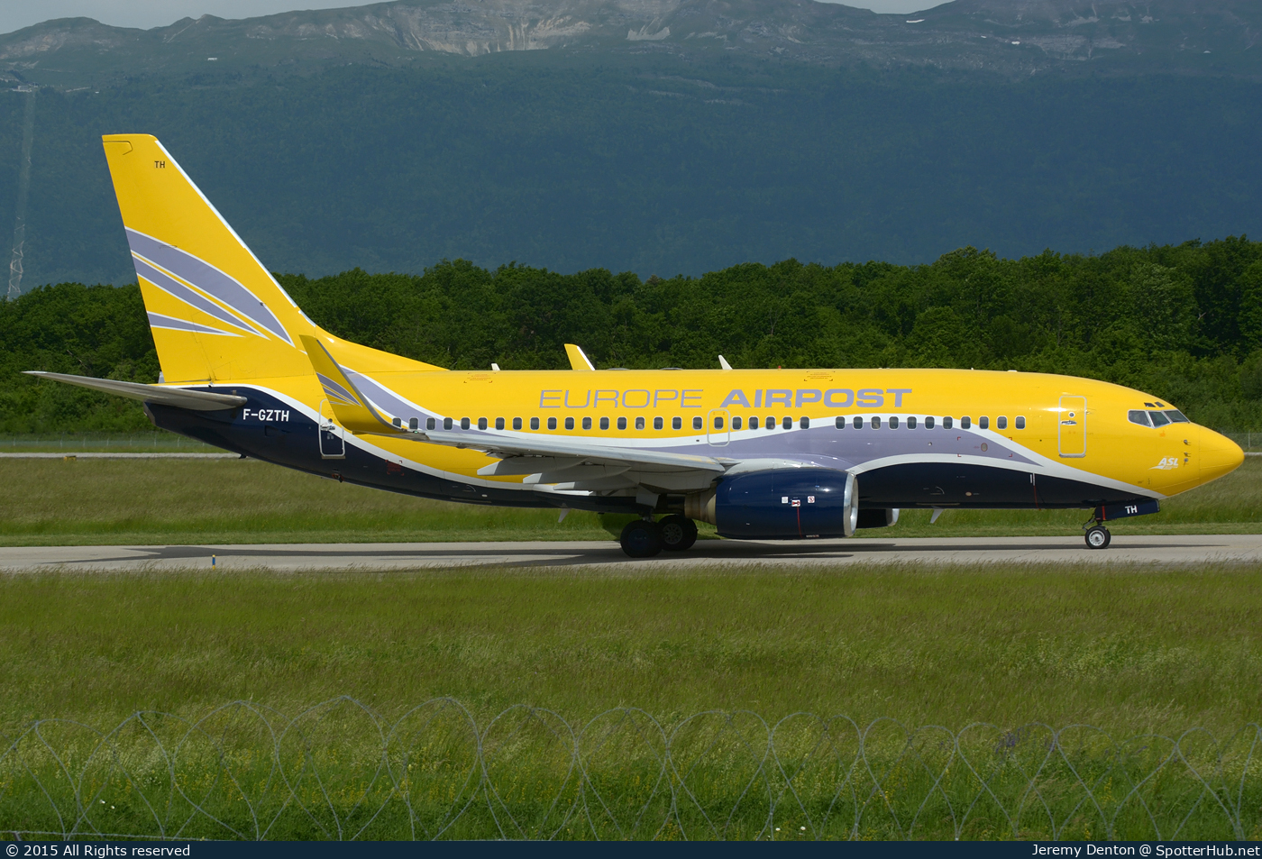 Photo of F-GZTH - Boeing 737-73S operated by Europe Airpost