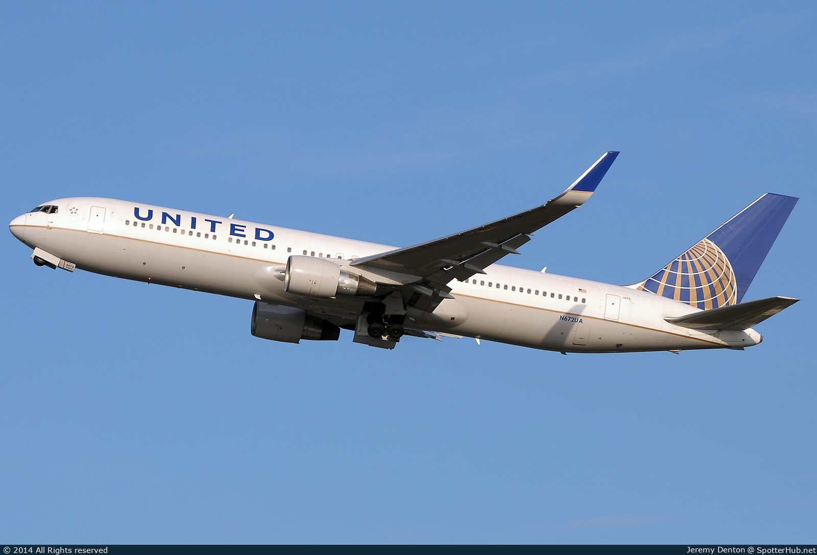 Photo of N672UA - Boeing 767-322(ER) operated by United Airlines