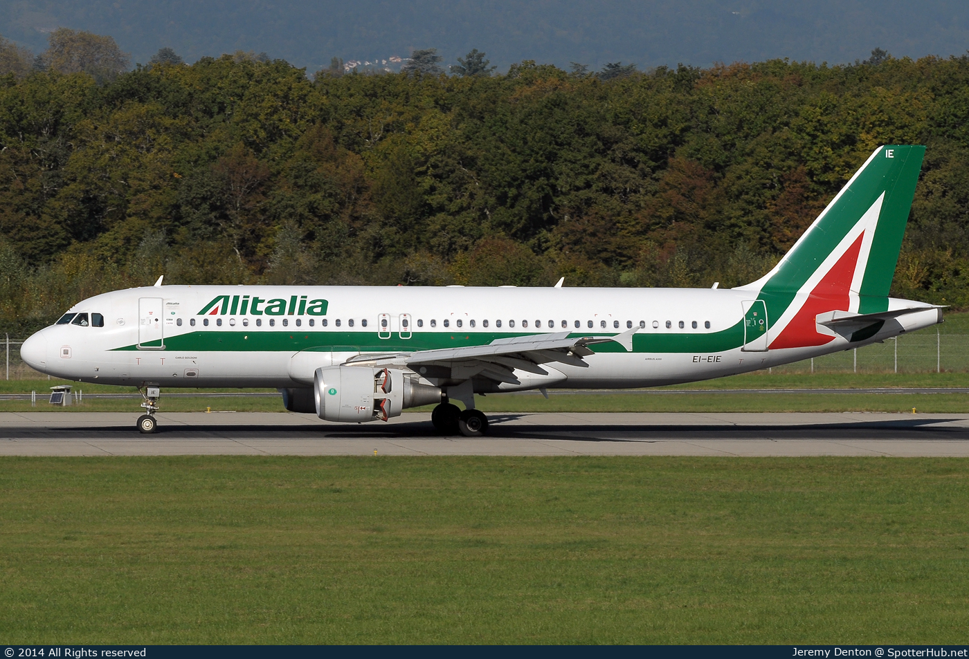 Photo of EI-EIE - Airbus A320-216 operated by Alitalia