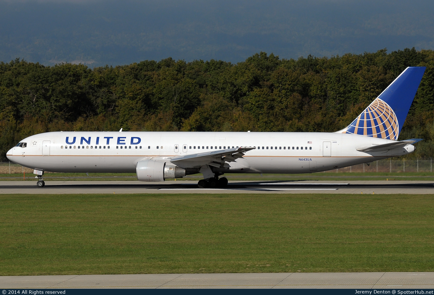 Photo of N643UA - Boeing 767-322(ER) operated by United Airlines