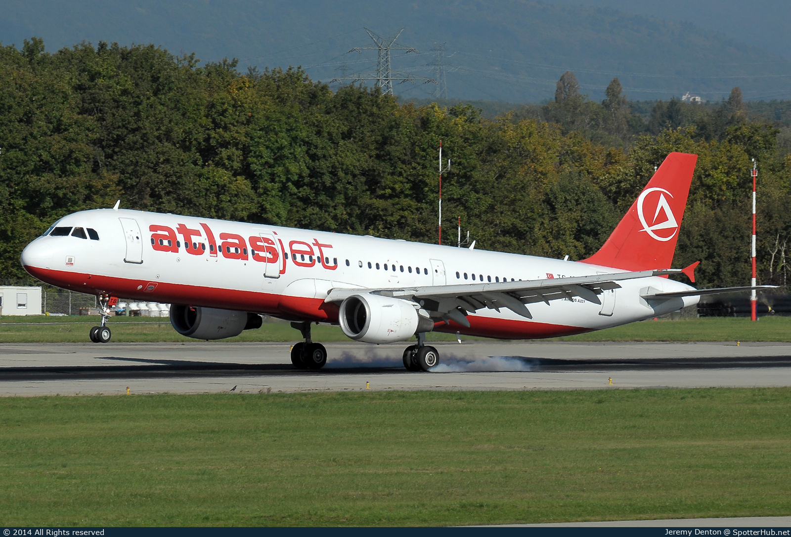 Photo of TC-ATB - Airbus A321-211 operated by Atlasjet