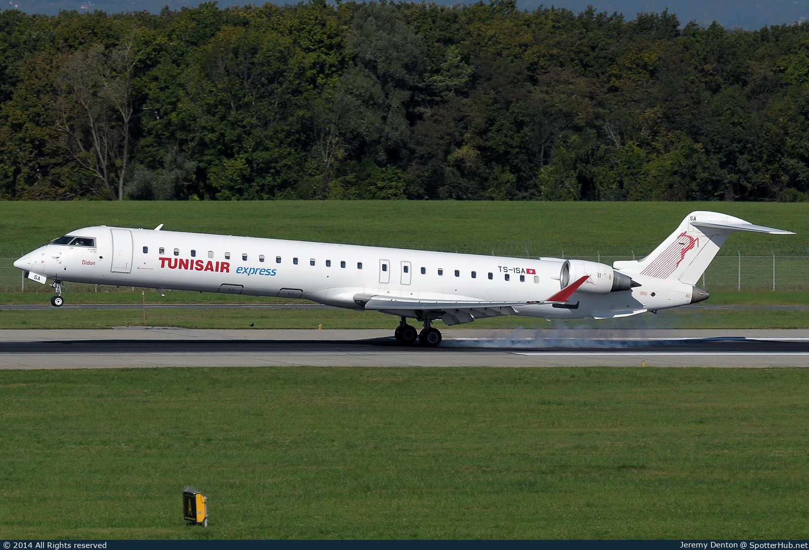 Photo of TS-ISA - Bombardier CRJ-900ER operated by Tunisair Express
