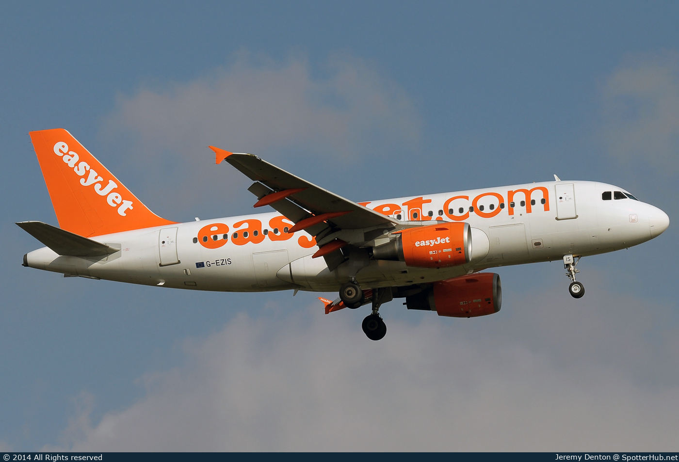 Photo of G-EZIS - Airbus A319-111 operated by easyJet