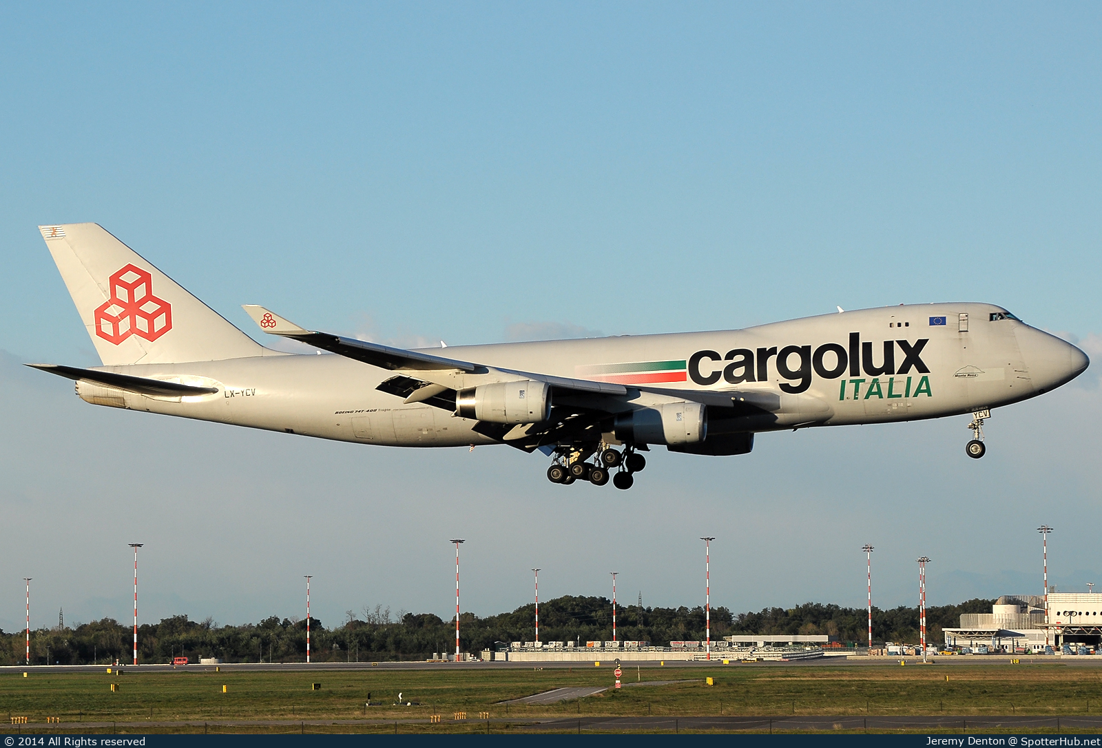 Photo of LX-YCV - Boeing 747-4R7F operated by Cargolux Italia