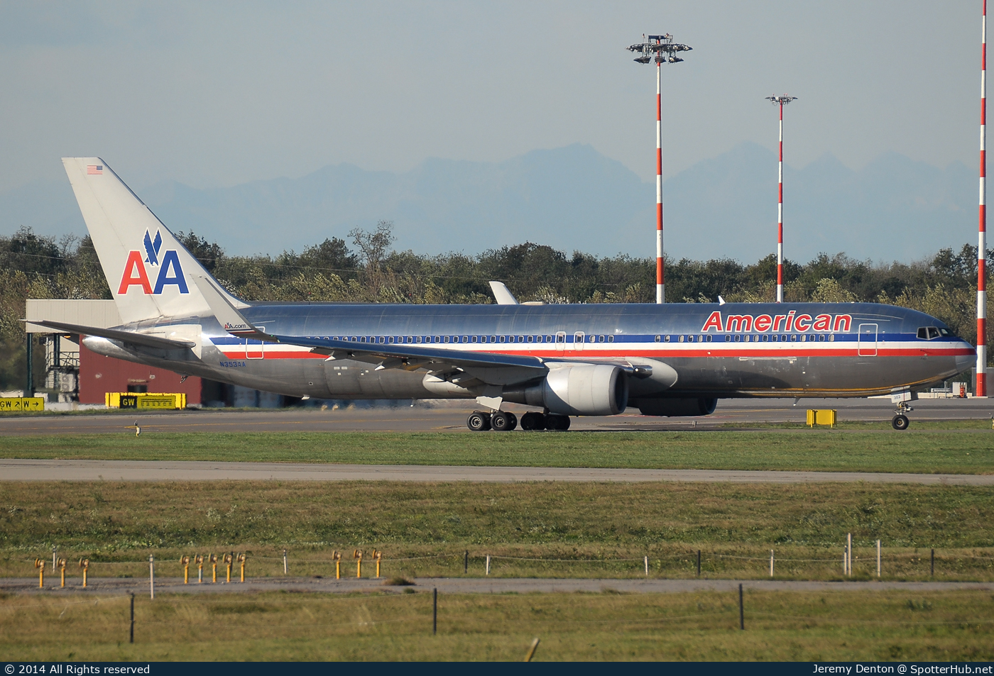 Photo of N353AA - Boeing 767-323(ER) operated by American Airlines