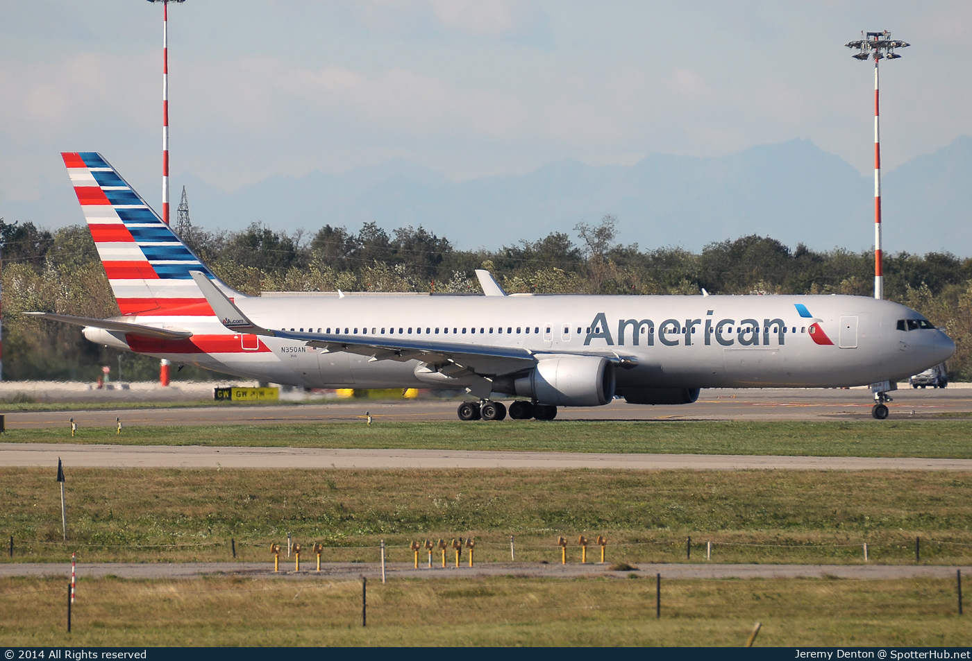 Photo of N350AN - Boeing 767-323(ER) operated by American Airlines