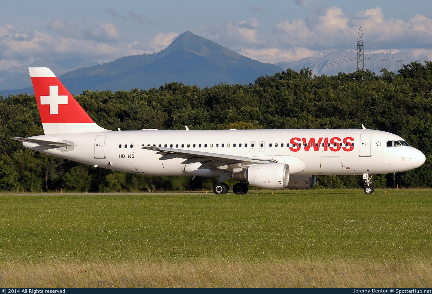 Photo of HB-IJS - Airbus A320-214 operated by Swiss International Air Lines