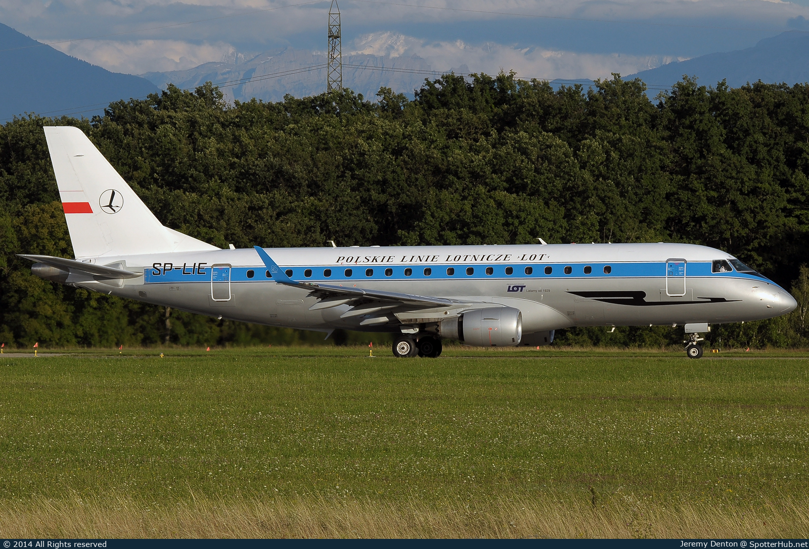 Photo of SP-LIE - Embraer ERJ-175LR operated by LOT Polish Airlines