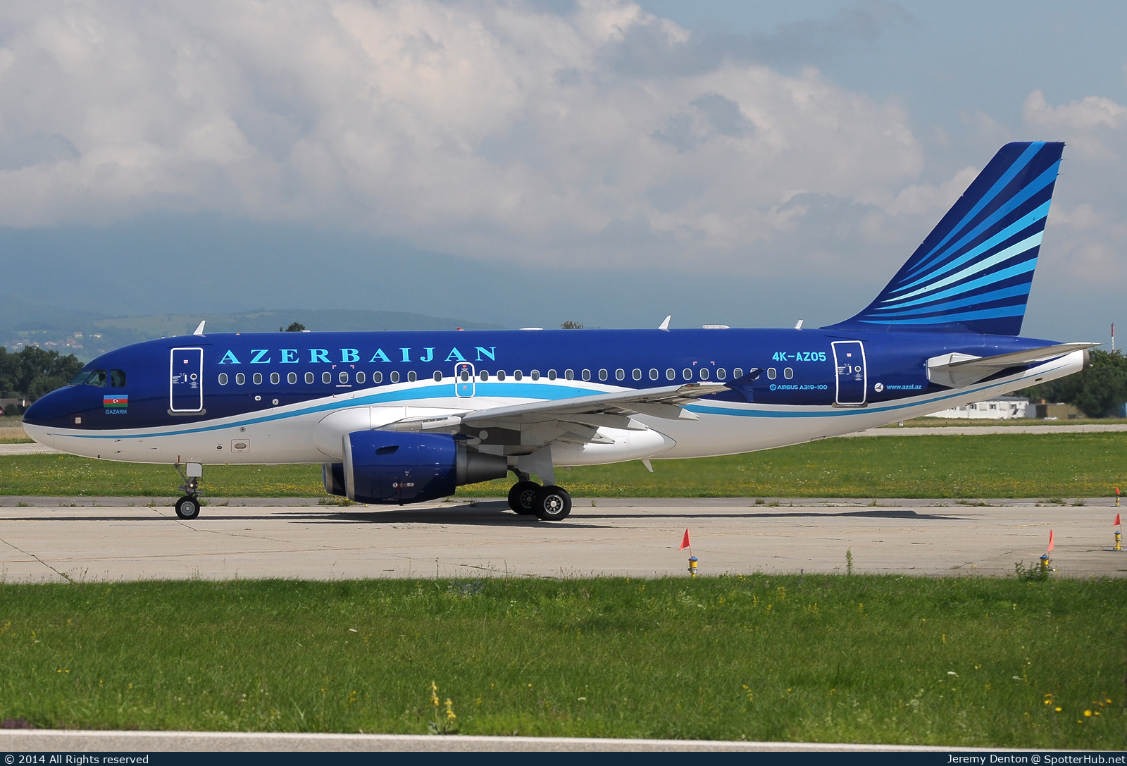 Photo of 4K-AZ05 - Airbus A319-111 operated by Azerbaijan Airlines