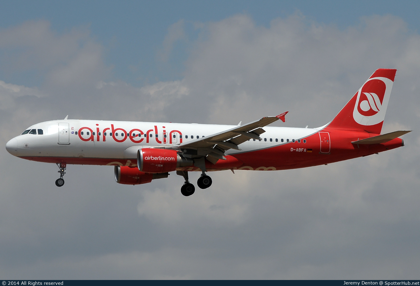 Photo of D-ABFA - Airbus A320-214 operated by Air Berlin