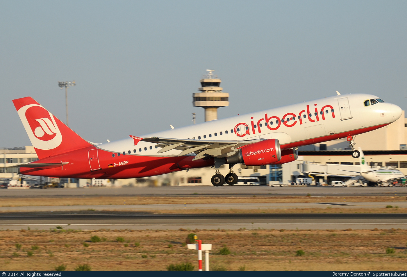 Photo of D-ABDP - Airbus A320-214 operated by Air Berlin