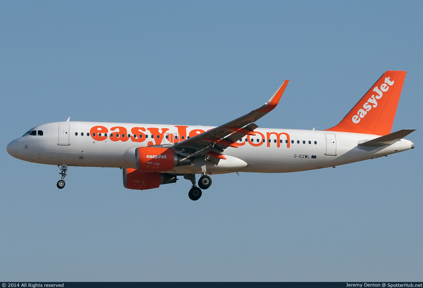 Photo of G-EZWL - Airbus A320-214 operated by easyJet