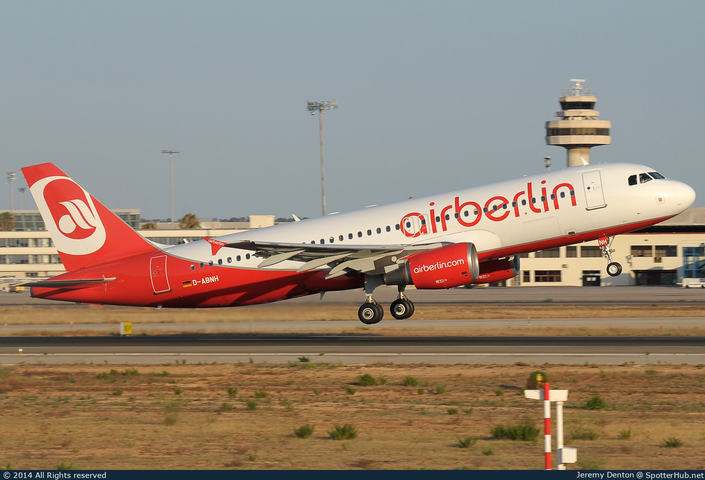 Photo of D-ABNH - Airbus A320-214 operated by Air Berlin