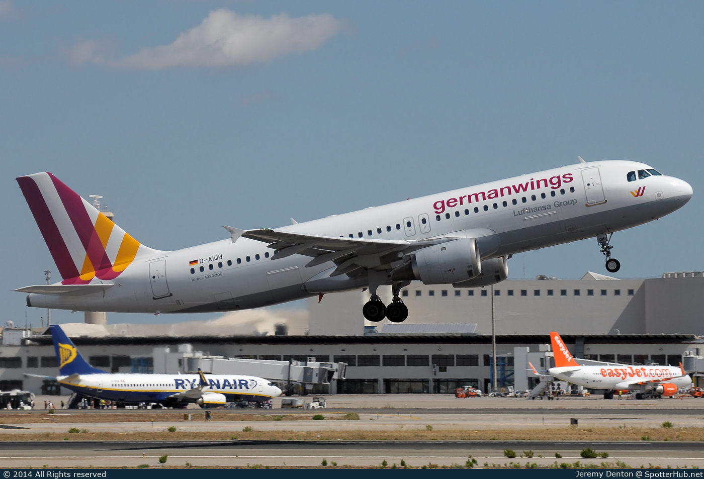 Photo of D-AIQH - Airbus A320-211 operated by Germanwings