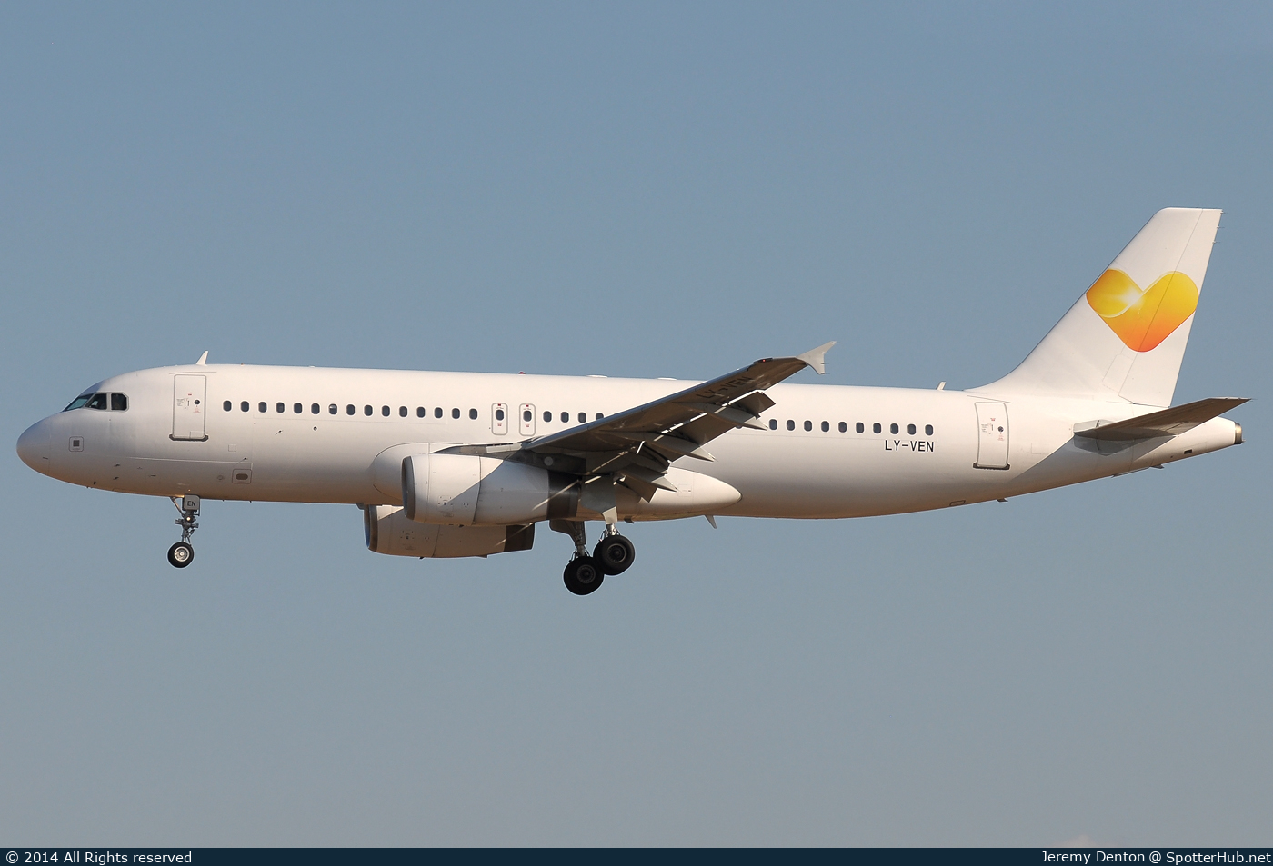 Photo of LY-VEN - Airbus A320-233 operated by Thomas Cook Airlines (opb Avion Express)