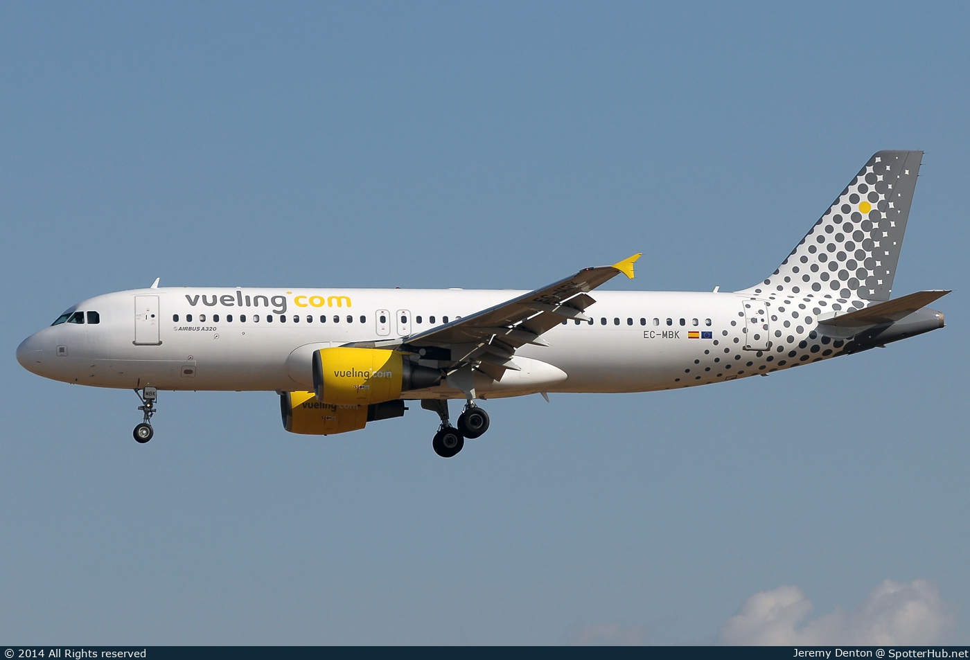 Photo of EC-MBK - Airbus A320-214 operated by Vueling